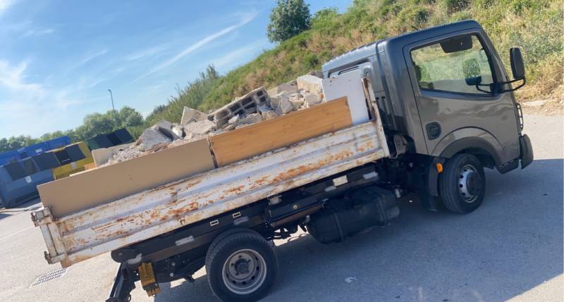 Location de benne gravats et terre 4m³ à Mallemort, Avignon, Nîmes, Lourmarin