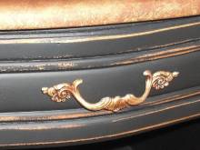 Expert du décapage, vernissage, relooking, patine, céruse de tous vos meubles bois à Mallemort Les Finitions de Provence